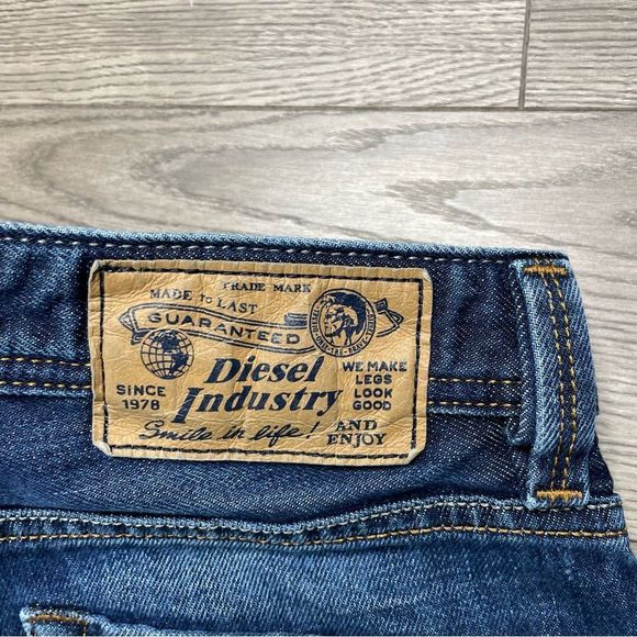 DIESEL LARKEE STRAIGHT Denim Jeans Mens Size 28 x 32 Dark Wash - Picture 3 of 10